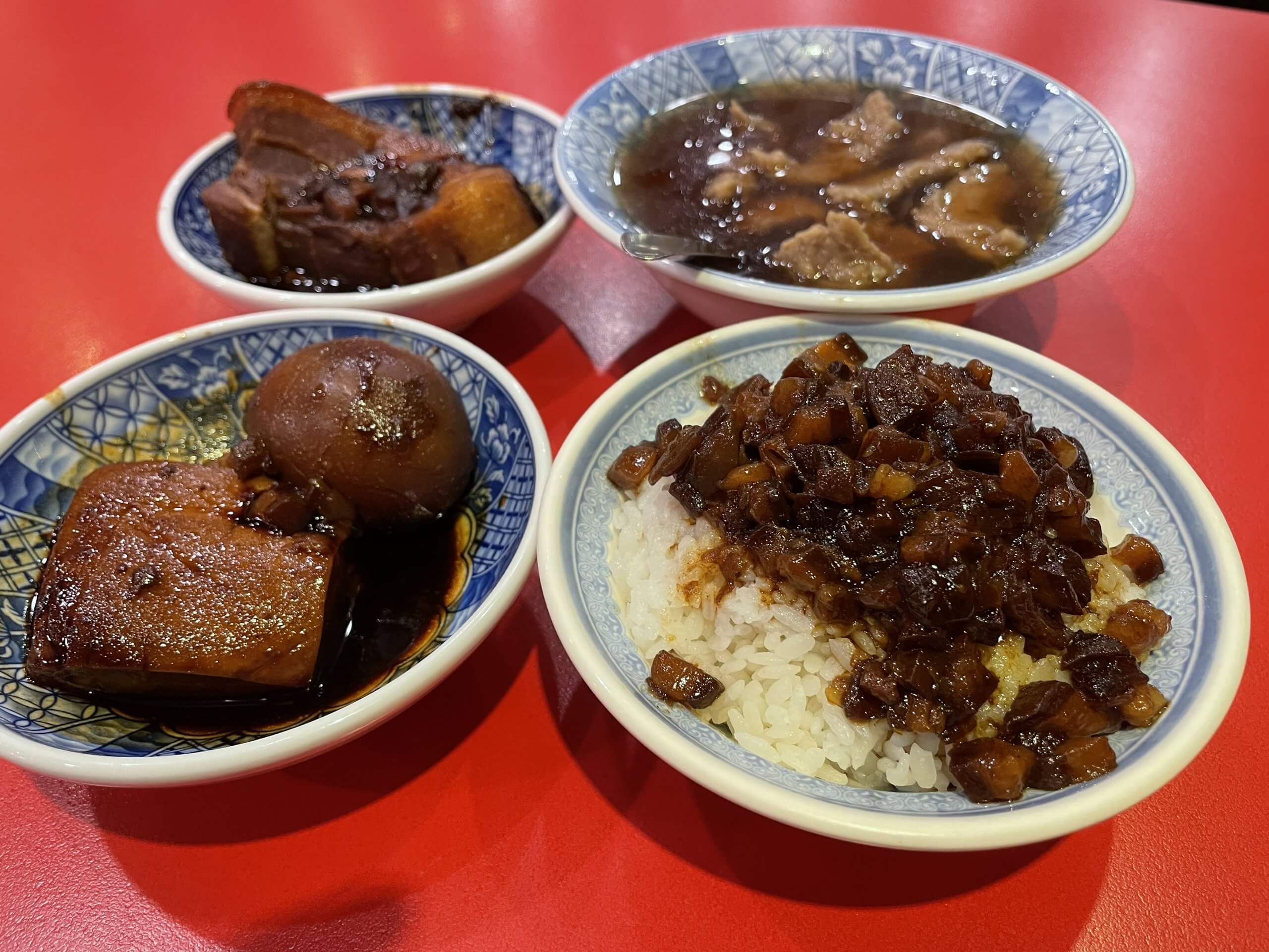 台湾グルメ 魯肉飯